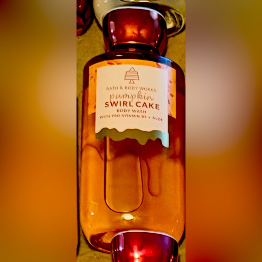 Bath & Body Works PUMPKIN SWIRL CAKE - 10 OZ Body Wash - Sweet, Spiced! 🎃🍰✨